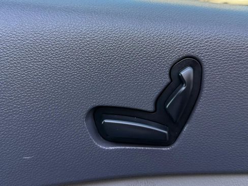 Used 2011 Kia Sedona EX FWD image 35