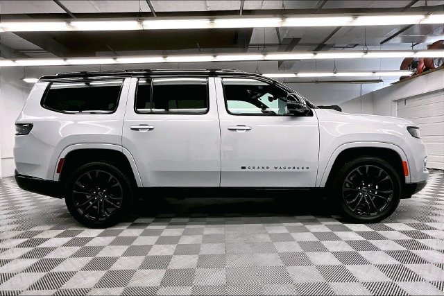 Used 2024 Jeep Grand Wagoneer Series II Obsidian w/ Quick Order Packagew 28T AWD/4WD image 15