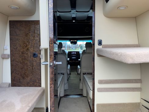 Used 2020 Mercedes-Benz Sprinter 2500 image 9