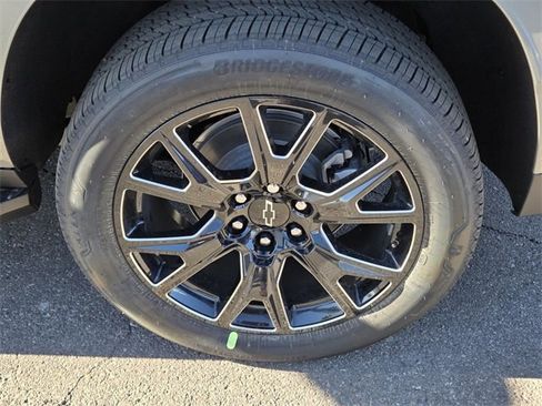 New 2026 Chevrolet Suburban RST image 5