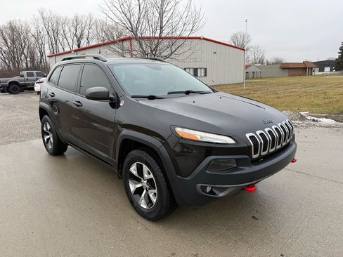 Used 2016 Jeep Cherokee Trailhawk w/ Comfort/Convenience Group image 3