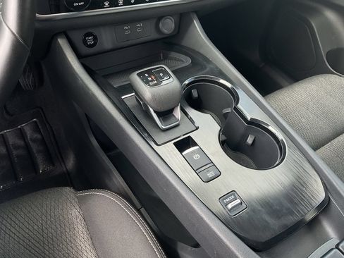 Used 2025 Nissan Rogue SV FWD image 21