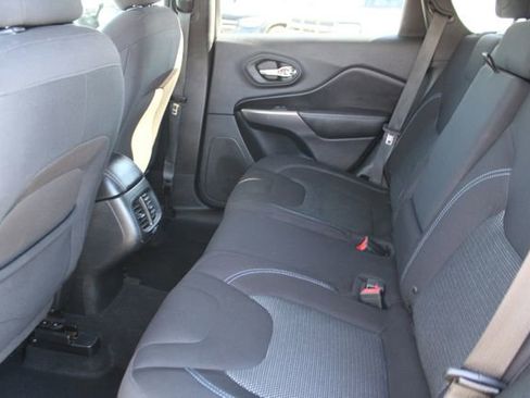 Used 2019 Jeep Cherokee Latitude w/ Popular Appearance Group image 32