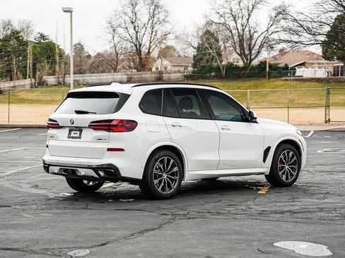 Used 2024 BMW X5 xDrive40i w/ M Sport Package image 5