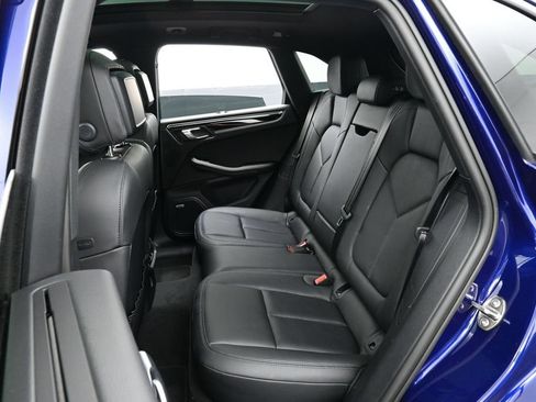 Certified 2022 Porsche Macan AWD/4WD image 24