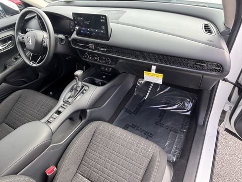 Used 2027 Honda HR-V LX image 8