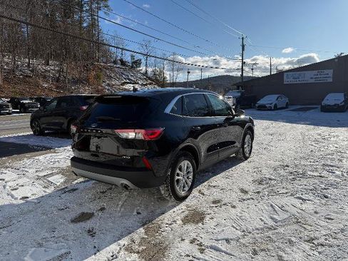 Certified 2022 Ford Escape SE image 2