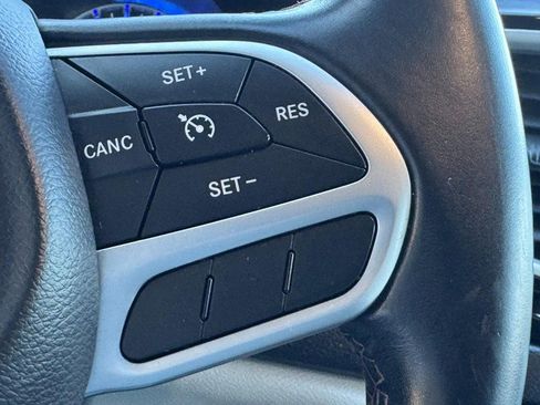 Used 2017 Chrysler Pacifica Touring-L image 22