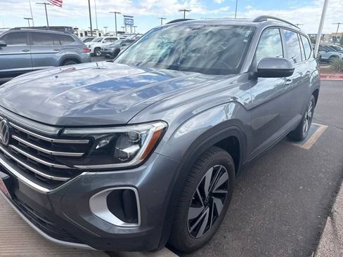 Certified 2025 Volkswagen Atlas SE FWD image 1