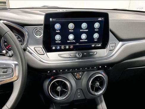 Used 2025 Chevrolet Blazer LT image 4