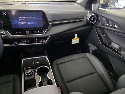 New 2026 Chevrolet Equinox LT w/ Convenience Package II image 17