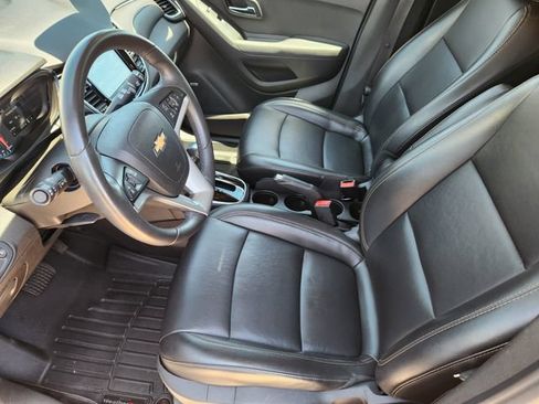 Used 2017 Chevrolet Trax Premier w/ Driver Confidence II Package FWD image 12