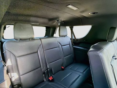 Used 2024 Chevrolet Suburban LT RWD image 27