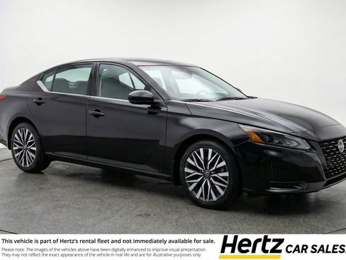 Used 2025 Nissan Altima 2.5 SV FWD image 1