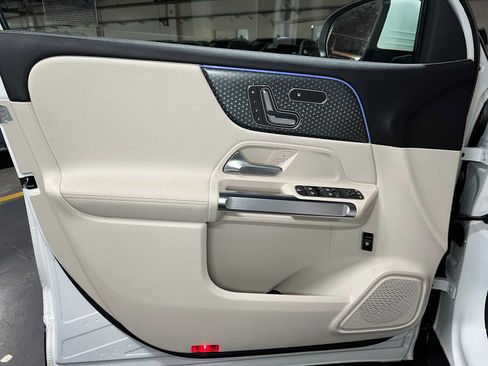 Certified 2025 Mercedes-Benz GLB 250 4MATIC image 19