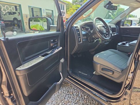 Used 2018 RAM 1500 Express AWD/4WD image 14
