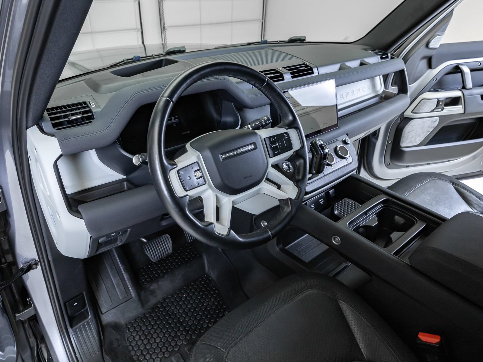 Used 2023 Land Rover Defender 130 X-Dynamic SE AWD/4WD image 12