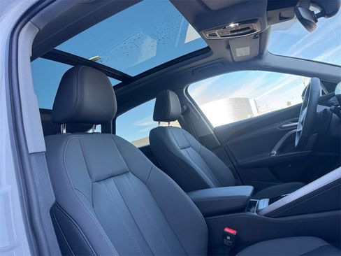 Used 2025 Audi Q5 Premium w/ Convenience Package image 21