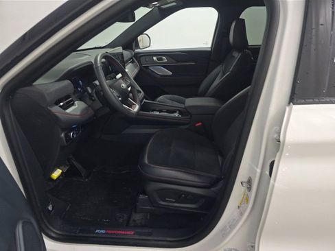 Used 2025 Ford Explorer ST image 2