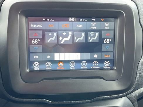 Used 2021 Jeep Renegade Latitude AWD/4WD image 16
