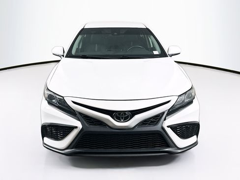 Used 2021 Toyota Camry SE FWD image 2
