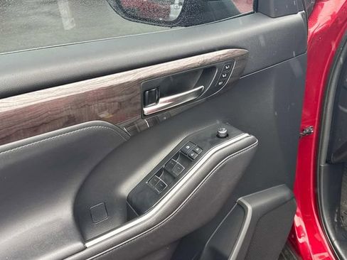 Used 2020 Toyota Highlander Limited image 21