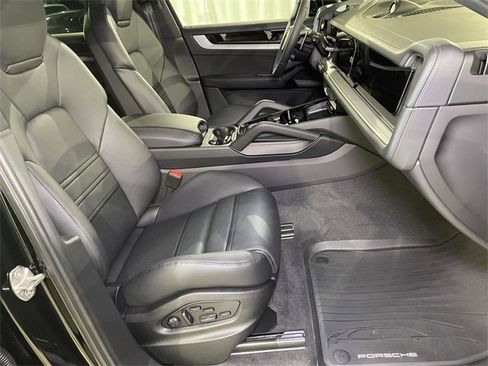 New 2026 Porsche Cayenne Coupe image 23