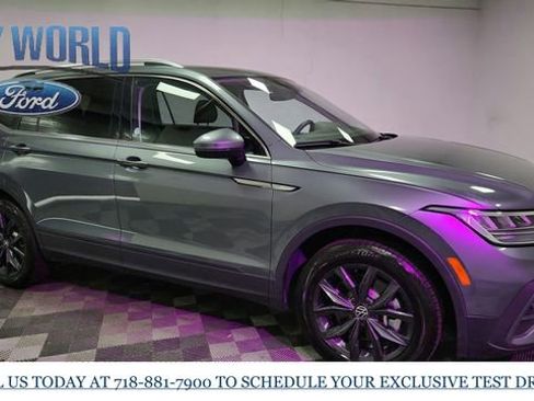 Used 2024 Volkswagen Tiguan SE image 2