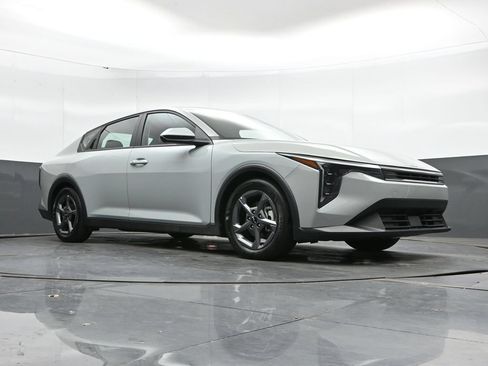 Used 2025 Kia K4 FWD image 42
