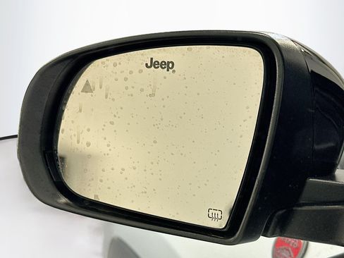 Used 2025 Jeep Compass Trailhawk AWD/4WD image 16