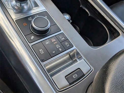 Used 2017 Land Rover Range Rover Sport SE image 21