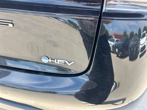 Used 2025 Toyota Prius LE FWD image 4