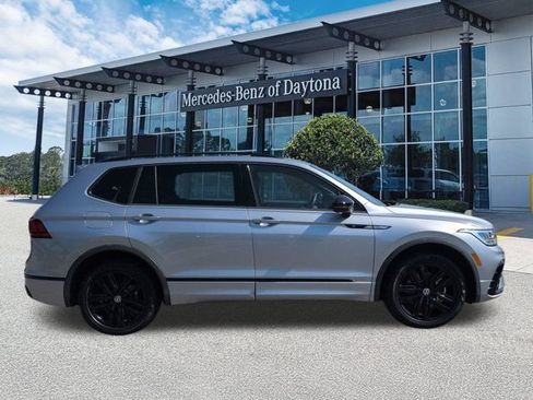 Used 2022 Volkswagen Tiguan SE R-Line FWD image 2