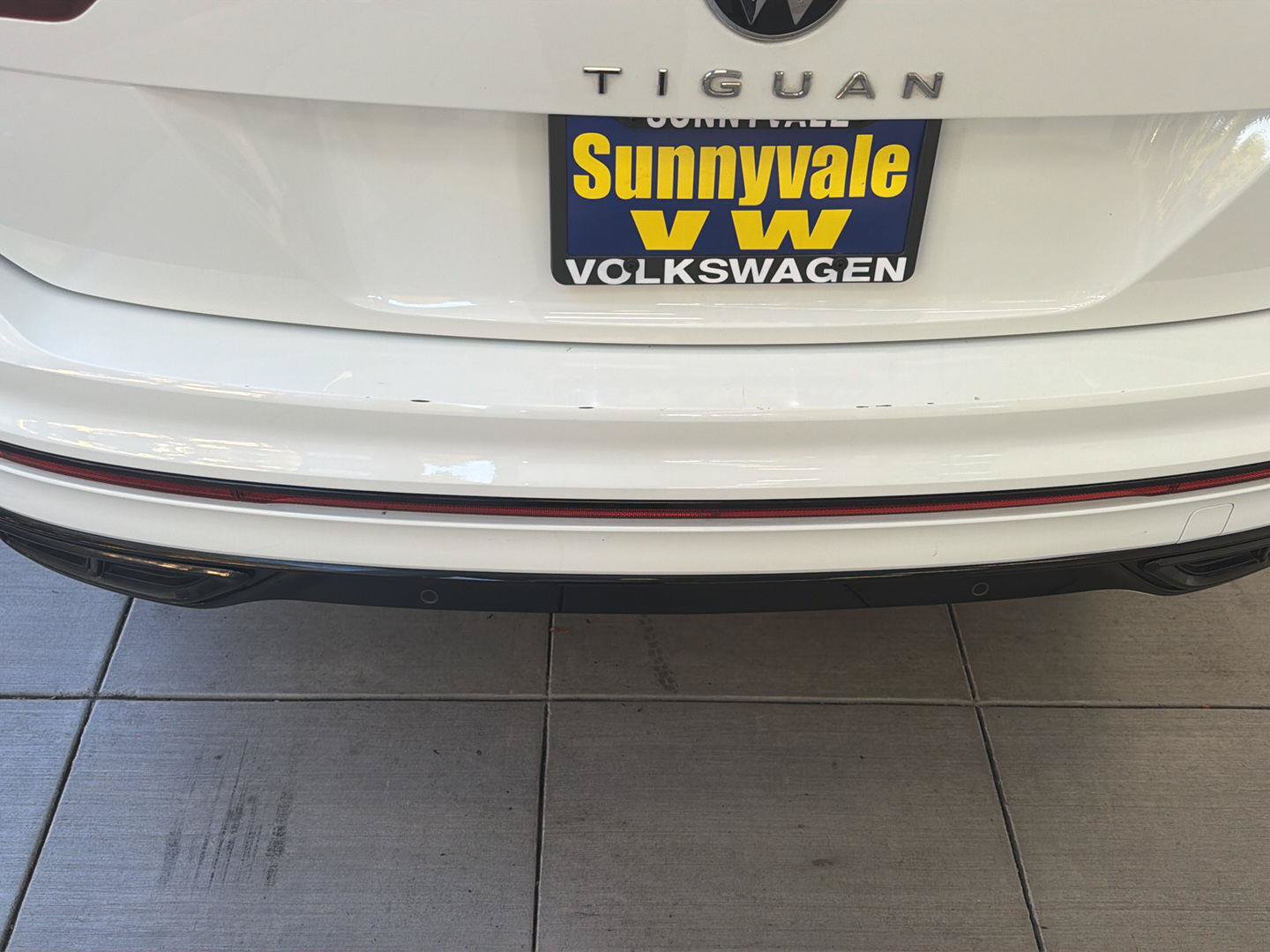 Certified 2022 Volkswagen Tiguan SE R-Line FWD image 11