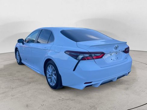 Used 2022 Toyota Camry SE FWD image 2