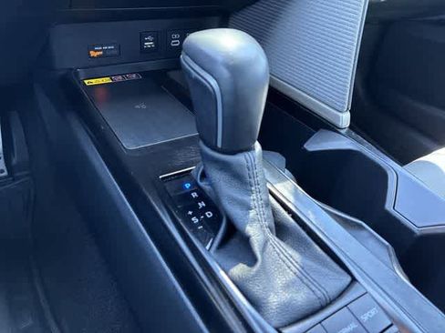 Used 2025 Toyota Camry SE w/ Convenience Package image 33