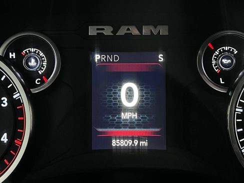 Used 2024 RAM 3500 Tradesman w/ Chrome Appearance Group AWD/4WD image 17