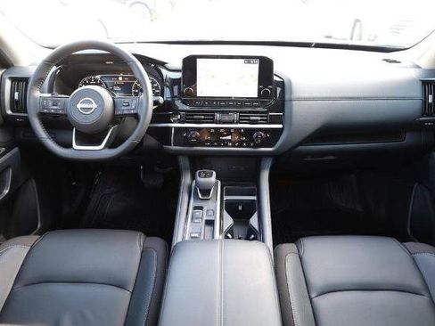 Certified 2025 Nissan Pathfinder SL w/ SL Premium Package FWD image 28
