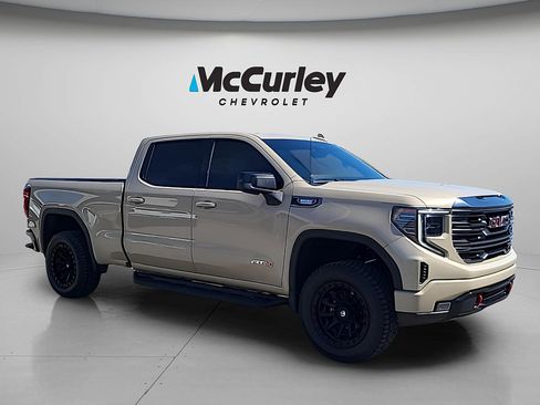 Used 2022 GMC Sierra 1500 AT4 w/ AT4 Preferred Package AWD/4WD image 1