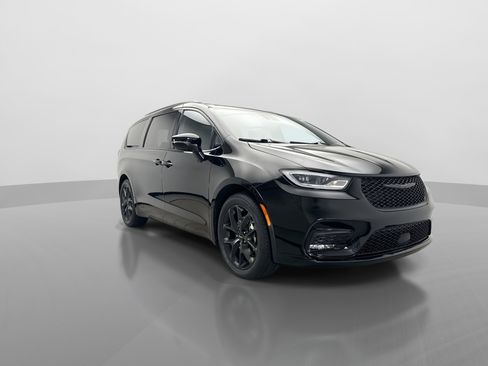 Used 2025 Chrysler Pacifica Limited FWD image 7
