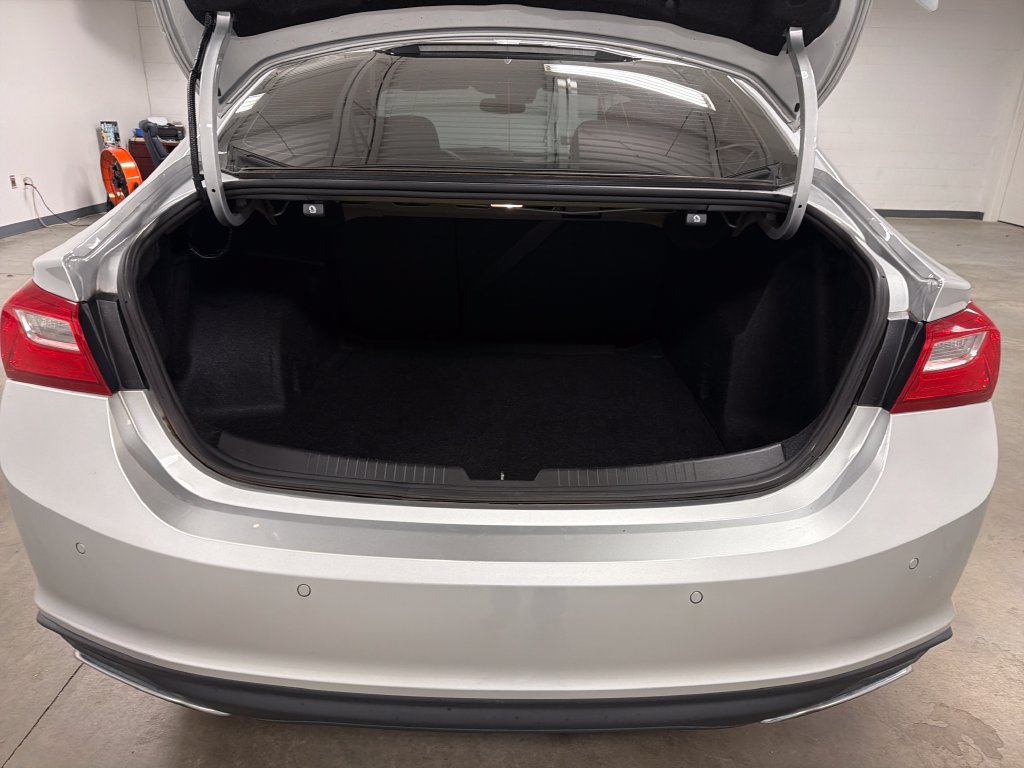 Used 2021 Chevrolet Malibu RS FWD image 19