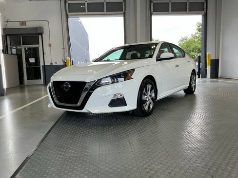 Used 2022 Nissan Altima 2.5 S FWD image 2