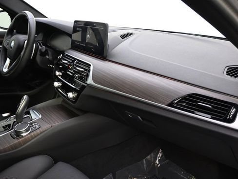 Used 2023 BMW 540i w/ Convenience Package image 15