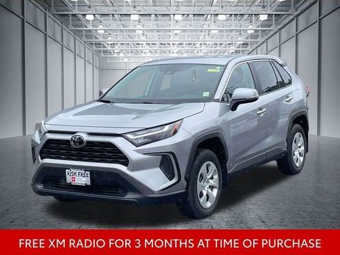 Used 2023 Toyota RAV4 LE AWD/4WD image 4