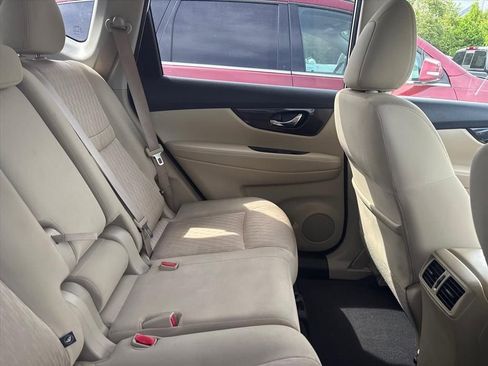 Used 2019 Nissan Rogue SV w/ Premium Package FWD image 18