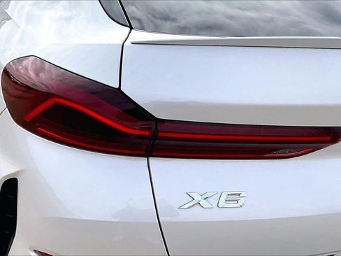Used 2023 BMW X6 xDrive40i w/ M Sport Package image 31