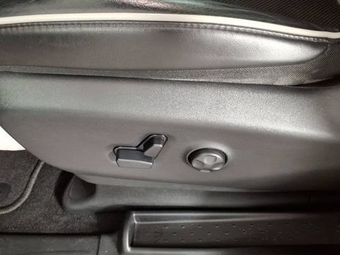 Used 2020 Chrysler Pacifica Limited w/ S Appearance Package FWD image 15