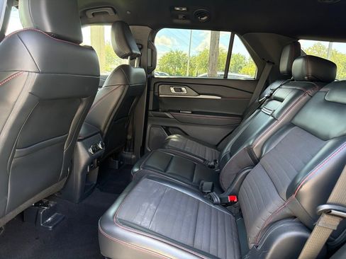 Used 2025 Ford Explorer ST-Line w/ ST-Line Street Pack AWD/4WD image 9
