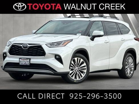 Certified 2024 Toyota Highlander Platinum AWD/4WD image 1