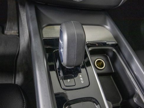 Used 2025 Volvo XC60 B5 Plus image 24